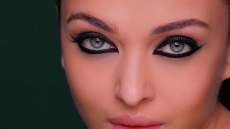 How To Apply Kajal Without Smudging-Tricks